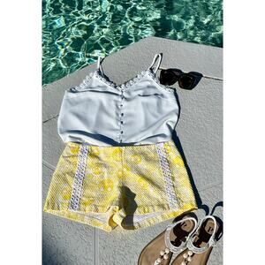 Lilly Pulitzer Liza Shorts Size 8 Sunglow Yellow Kisses in the Sun Print